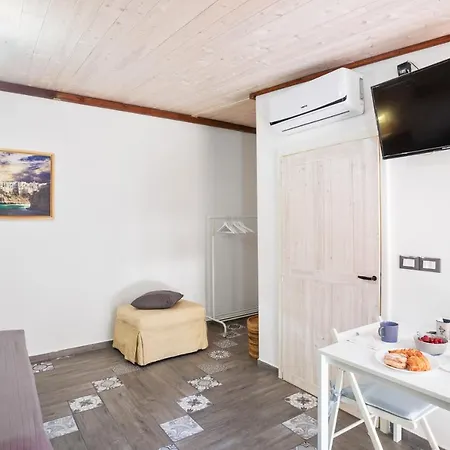 Apartman Tiny House 19 Terrace Aparment *